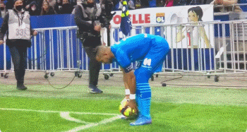 德凯特拉雷：切尔西实力很强，我们必须发挥最佳水平才能取胜（德凯特拉雷：面对强大的切尔西，唯有打出最佳水平才有胜算）