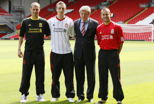 双引擎发力4-1大胜狼队，曼联升至第6：阿莫林终于是露出笑容（双核齐开火，曼联4-1击退狼队升至第6，阿莫林终于露笑）