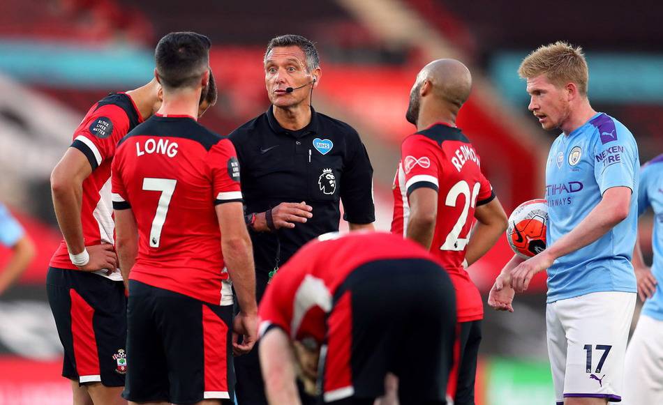 埃利奥特真是被阿斯顿维拉给惨了，不管他冬窗是继续留在维拉（无论冬窗去留，埃利奥特都被阿斯顿维拉坑惨了）