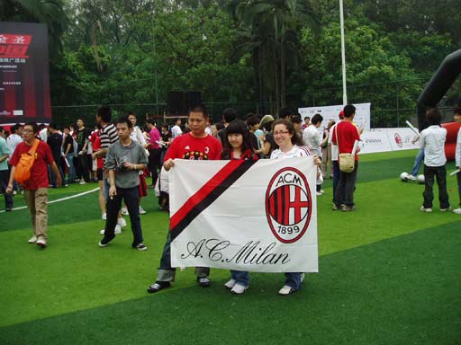 排面，泰州当地路牌上写着“苏超冠军城，泰州欢迎您”（泰州路牌打出“苏超冠军城，泰州欢迎您”，排面十足）