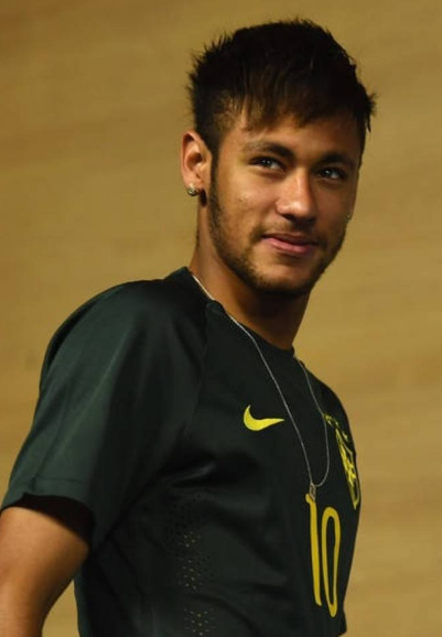 世体：巴黎关注巴萨B队队长科尔特斯，巴萨可与他续约至后年（世体：巴黎有意巴萨B队长科尔特斯，巴萨可选择将其合同续至后年）