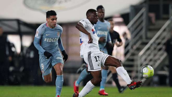 跑位比运球更重要（跑位才是关键，胜过运球）