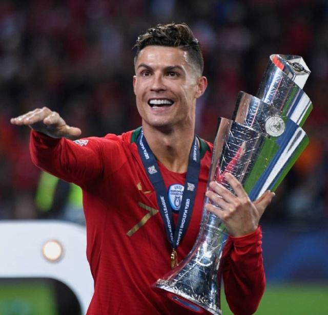 亚马尔爸：要鼓励年轻人去工作，过去我去工地找工作都没岗位（亚马尔父亲：应鼓励年轻人就业，我当年去工地求职常遇无岗）