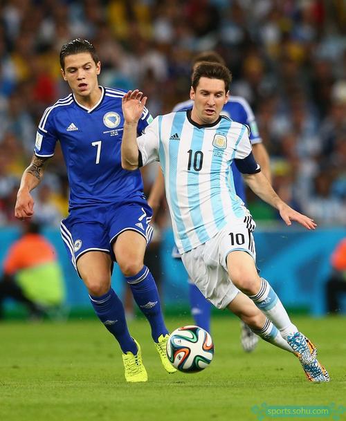 热那亚2-1逆转维罗纳，托斯比建功，洛伦佐-科隆博破门（热那亚2-1翻盘维罗纳，托斯比破门，洛伦佐-科隆博进球）