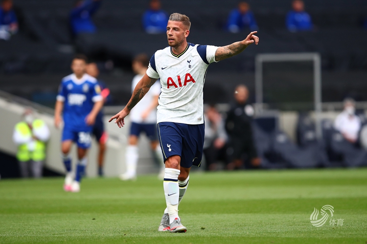 苏亚雷斯：作为主教练我要承担责任，球队有明显的变化和提高（苏亚雷斯：身为主帅我责无旁贷，球队的变化与进步十分明显）