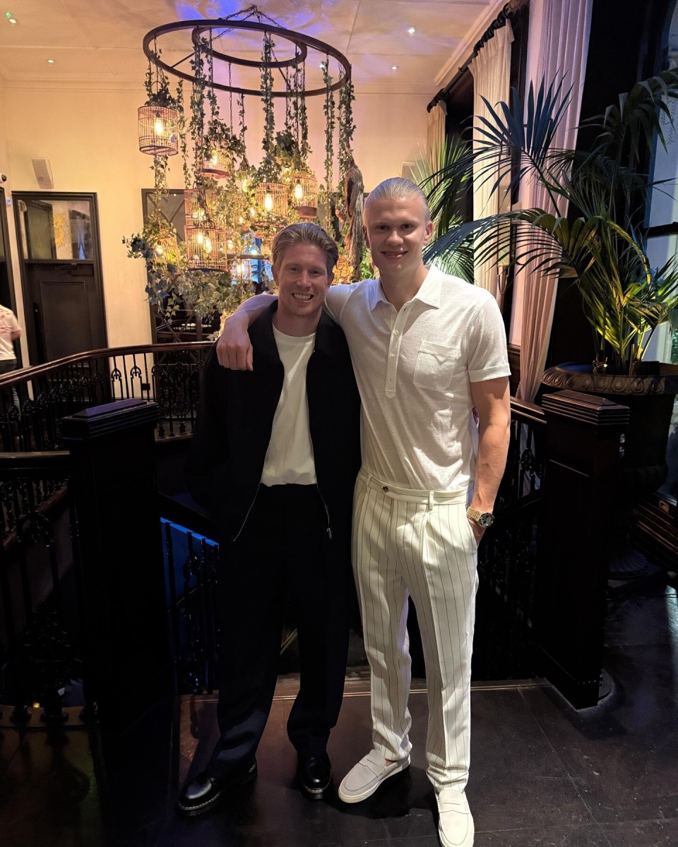 本赛季俱乐部双人组进球榜：凯恩+迪亚斯37球高居第一（本赛季俱乐部双人进球榜：凯恩与迪亚斯合计37球登顶）