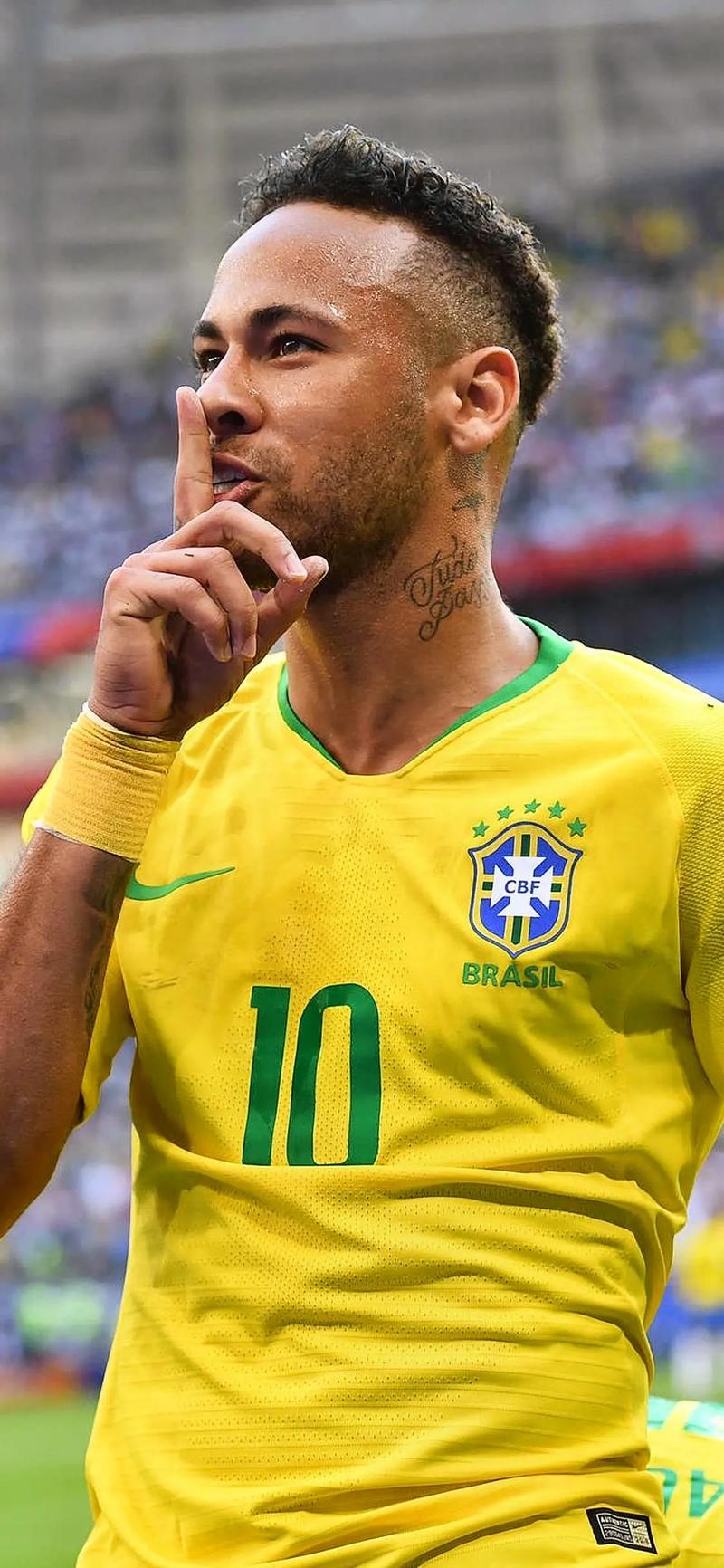 拜仁跟队：凯恩正在全力劝说格伊，希望他能选择加盟拜仁（拜仁队内消息：凯恩正全力说服格伊选择加盟拜仁）